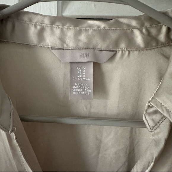 H&M satin button up - Picture 4 of 5